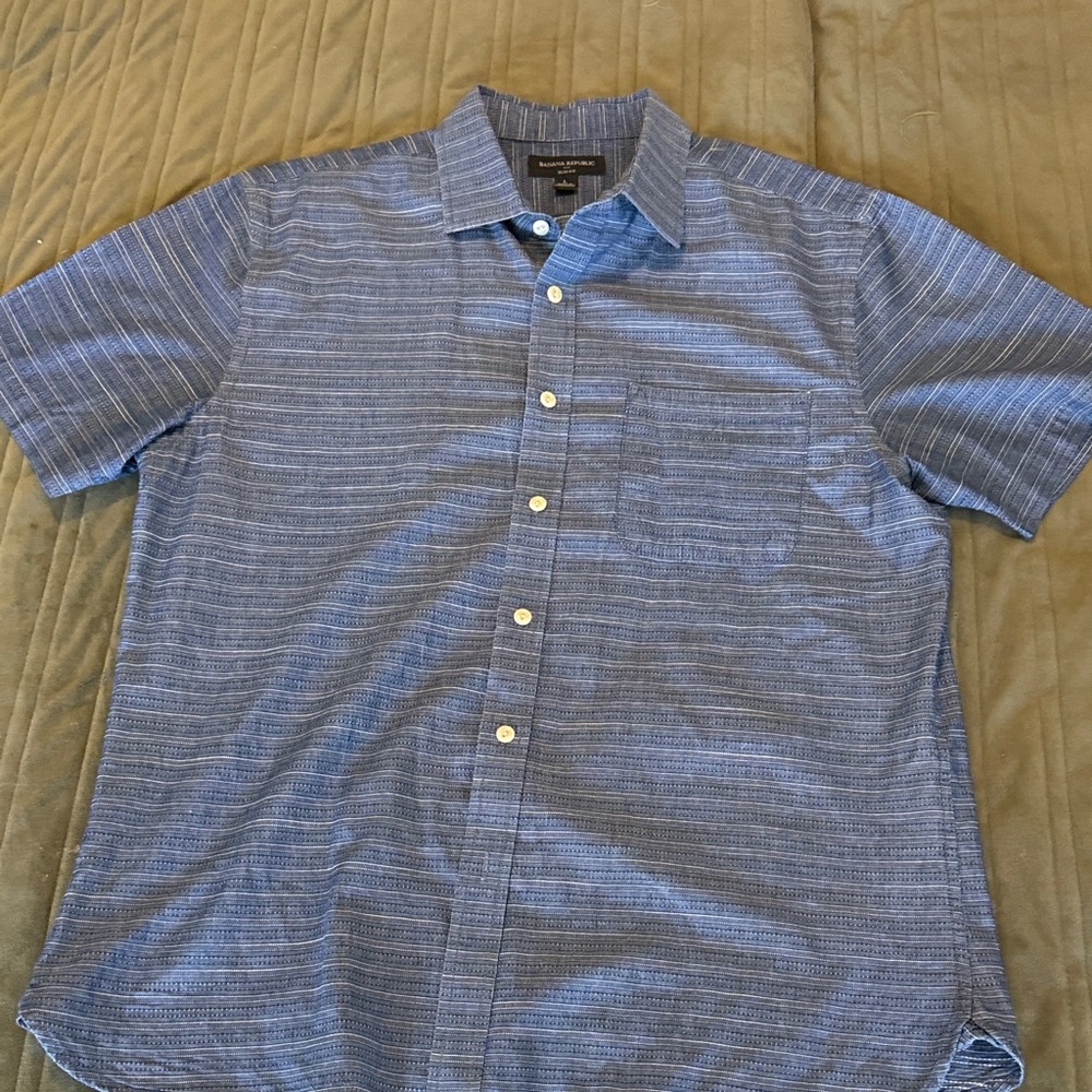 Banana Republic Men's Casual Blue Button Down Shirt